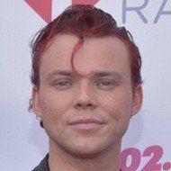 Ashton Irwin Age